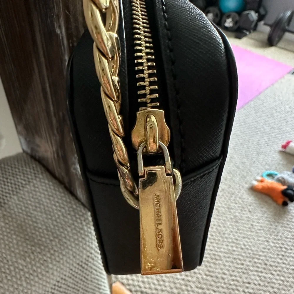 Michael Kors Crossbody - Picture 5 of 9